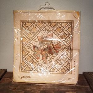 GLORAFILIA DISCONTINUED TAPESTRY NEEDLEPOINT  KIT #245 OPENED